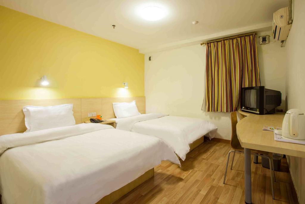 7Days Inn Foshan Qiandeng Lake Nangui Road Subway Station Habitación foto